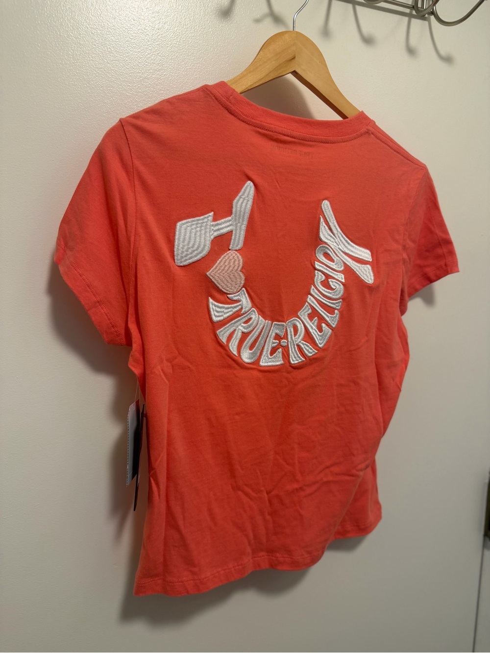 True Religion embroidered coral crew t-shirt size medium, y2k vibes, NWT